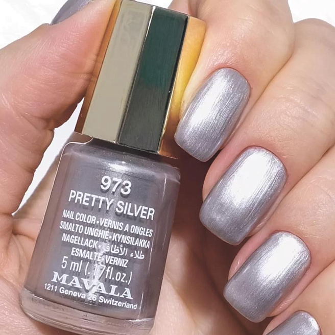 Nail polish with Silicon Лак для ногтей с кремнием 973 pretty silver 5 мл